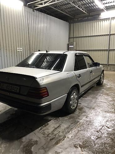 арзан матиз 1: Mercedes-Benz E-Class: 1988 г., 2.3 л, Кол менен иштөөчү, Бензин, Седан — 1
