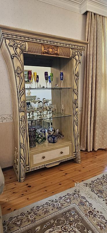 Оборудование для магазинов: Klassik üslubda vitrin şkaf Material: Möhkəm ağac malaziya istehsal — 1