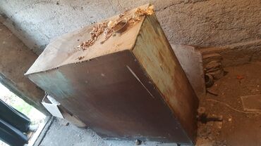 накопитель воды: Г. Токмак железный бак толстостенный ~7мм, объем 300л. для воды