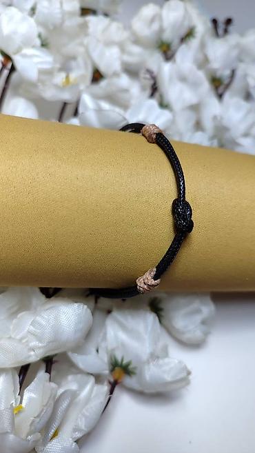biseri nakit: Minimalistička narukvica od crnog pletenog konopa. - Materijal — 1