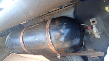 Mercedes-Benz: 111 Mator Qaz quraşdırılıb texpasportda qeyd olunub. Dəri salon — 6