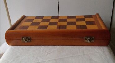 Društvene igre: Šah mahagoni cena 6000din.prodajem!   — 5