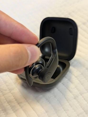 отдаю: Beats Powerbeats Pro — полностью беспроводные спортивные наушники с — 4