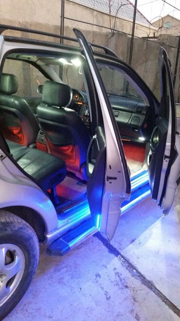 Mercedes-Benz: Mercedes-Benz ML 270: 2.7 l | 2003 il Universal — 25