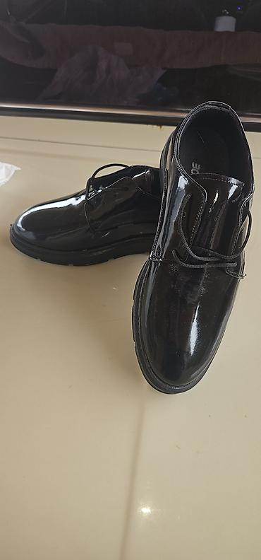 xonca novruz: Qara laklı klassik kişi ayaqqabısı - Model: bağcıqlı, 3 deşikli — 1