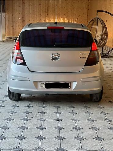 Hyundai: Hyundai i30 hatchback – gümüş rəng - Korpus: 5 qapılı hatchback — 7
