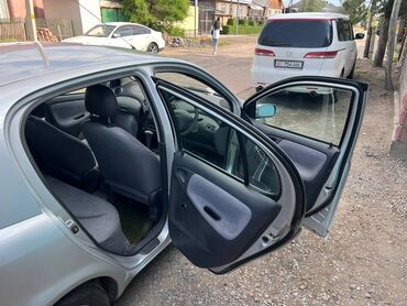 Toyota: Toyota Vitz: 2000 г., 1 л, Автомат, Бензин