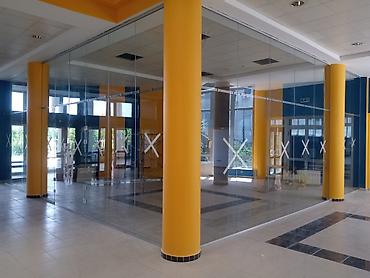 Перегородки на заказ: На заказ Цельностеклянная перегородка, Для офиса, Бронированное стекло, Монтаж, Демонтаж, Бесплатный замер — 7