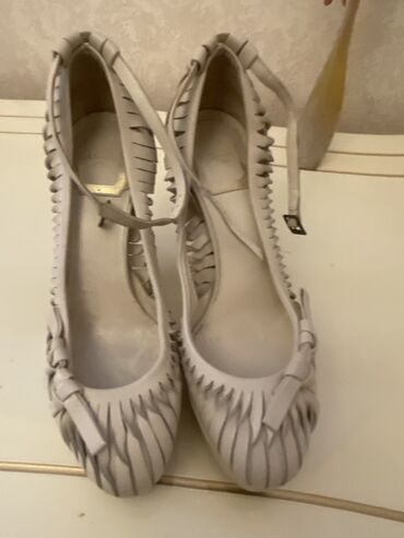 Tuflilər: Tuflilər, YSL, Ölçü: 37, rəng - Mavi, Yeni — 46