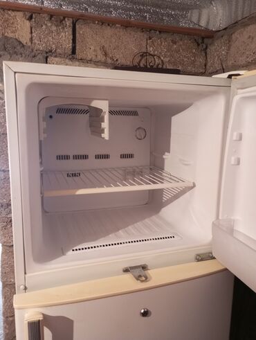 Soyuducular: İşlənmiş 2 qapılı Samsung Soyuducu Satılır, rəng - Ağ, Dolab içi — 4