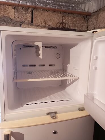 Soyuducular: İşlənmiş 2 qapılı Samsung Soyuducu Satılır, rəng - Ağ, Dolab içi — 5