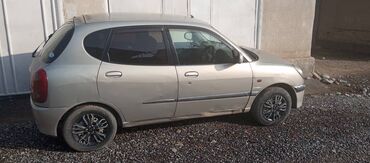 Toyota: Toyota Дуэт: 2004 г., 1 л, Автомат, Бензин, Хэтчбэк