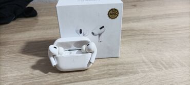 Наушники: AirPods pro есть царапины и есть трещина на корпусе но ейо не видно а