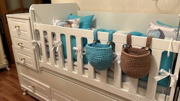 Beşiklər: Oğlan və qız üçün, İşlənmiş, Dördbucaq, Beşik, Dəst ilə, Matras ilə, Yellənmə mexanizm ilə — 7