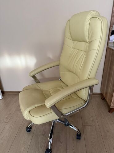 Ofis və oyun kresloları: Təkərli, Qolları tənzimlənmir, Süni dəri — 6