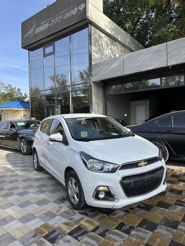 машины срочно: Chevrolet Spark: 2017 г., 0.1 л, Автомат, Бензин, Хэтчбэк