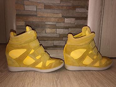 cipele metro: Skechers i Adidas 38 Prodajem ženske izuzetno atraktivne Skechers — 1