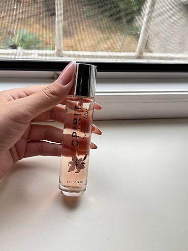 Парфюмерия: Парфюмы в продаже, остаток 80–85%. Все ароматы — сладкие. Кого — 3