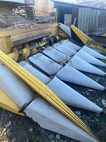 Кукурузные жатки: Кукурузная жатка на комбайн Oros hsa в продаже две жатки адрес Кемин — 3