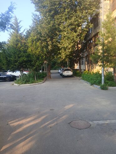 nefçilərdə kirayə ev: Bakı, Bakıxanov qəs., 3 otaqlı, Köhnə tikili, m. Neftçilər, 48 kv. m