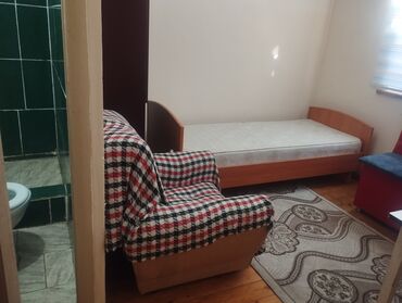 Долгосрочная аренда комнат: Сдаётся компактная меблированная комната. Что внутри: - Односпальная