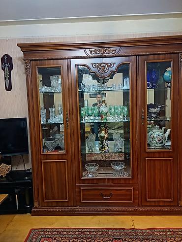 sac moykası: Klassik üslubda iri vitrin-dolab və iki gözü olan paslanmaz polad — 1