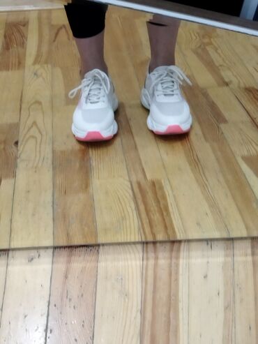 Women's Sneakers and athletic shoes: Qadın idman ayaqqabıları – hamısı yenidir. 36-37- 39 olculerdir. her — 5