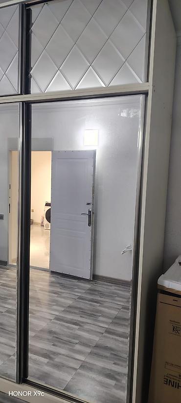 parca skaflar: Güzgülü sürgülü qapılı şkaf - Ön tərəf: tam boy güzgü panellər – — 1