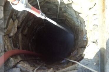 Usluge u domaćinstvu: Crpljenje vode iz bazena rezervoara poplavljenih podrucja . Pokrivamo — 2