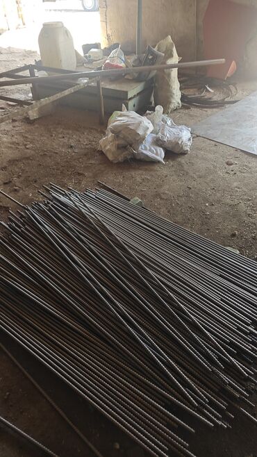 Строительные леса, стойки: Металлические опоры для строительных лесов, предназначенные для — 13