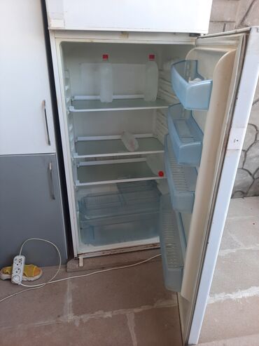 Техника и электроника: Б/у 2 двери Beko Холодильник Продажа, цвет - Белый, С колесиками