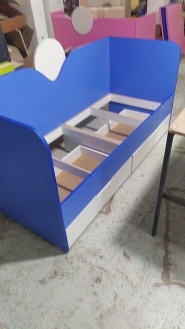 Детские односпальные кровати: Детская кровать в синем цвете для мальчиков и в розовом цвете для — 9