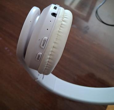 samsung level u: Ağ rəngli, başüstü Bluetooth qulaqcıq Xüsusiyyətlər: - Simsiz və — 2