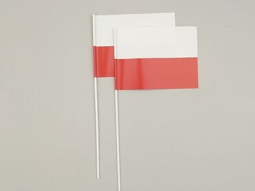 Dwie używane chorągiewki z flagą Polski. Chorągiewki są w idealnym