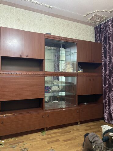 кухинний мебел: Продаю советскую стенку, в очень хорошем состоянии. 4 отсека можно