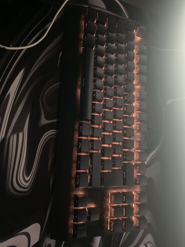 Klaviaturalar: RAZER BLACKWIDOW TKL