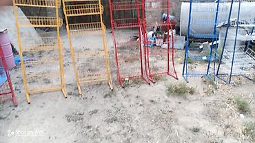 Digər biznes avadanlığı: Mağaza vitrinləri üçün metal stendlər - Məhsul: Tel karkaslı, sərt — 2