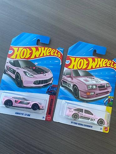 hello kitty oyuncaq: Hot Wheels die-cast kolleksiya dəsti - Model 1: Corvette C7 Z06 - — 1