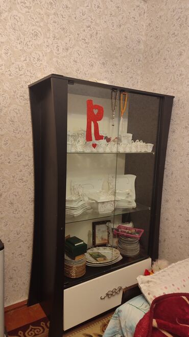 Rəflər: İşlənmiş, Aksesuar rəfi, Düz, Azərbaycan