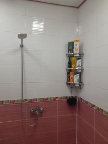 Uzunmüddətli kirayə mənzillər: Tam mebelli 2 otaqlı mənzil interyeri - Yataq otağı: Böyük — 5