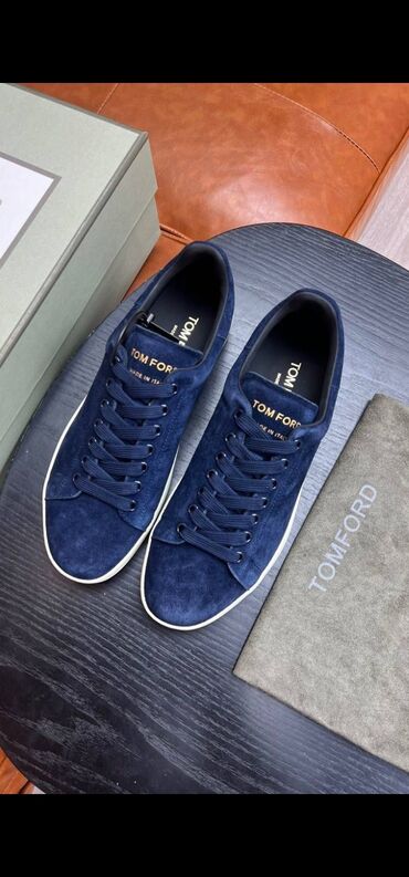 форма американский: Tom Ford Men's Blue Warwick Suede Sneakers. Американский размер 10м