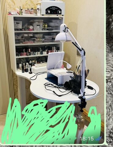кухонный гарнитур бу: Bu manikür masası dırnaq baxımı üçün ideal bir həlldir. Masanın üst