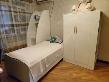 Мебель: Односпальная кровать, Шкаф