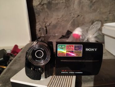 Elektronika: Sony videokamera hec bir problemi yoxdur. islek veziyetde.mikro kart