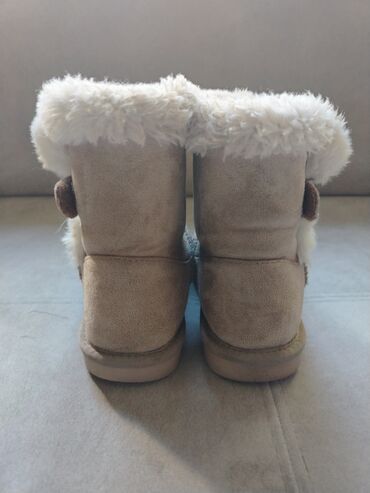 Ugg čizme: Prelepe čizme, kao ugg, malo nošene. Izuzetno tople, krzno mekano — 7