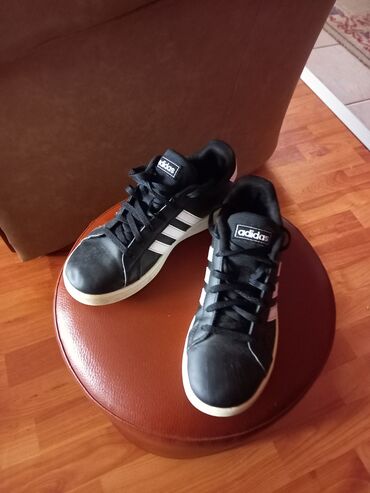 Lične stvari: Adidas patike vel 35