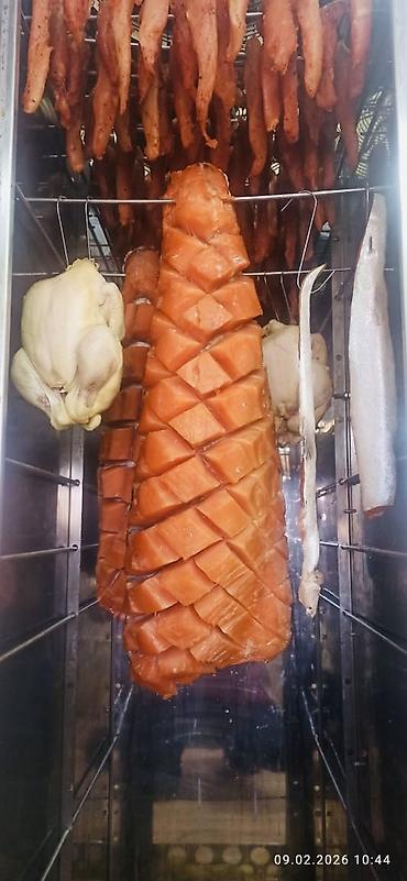 Форель: Аппетитная копченая рыба, разделанная на порционные куски — 8