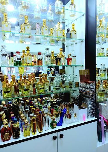 Gözəllik və sağlamlıq: Hazır Ətir biznesi satılır. Kondinsaner, mebellər, vitrinlər — 5