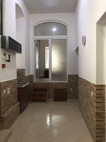 Ofislər: 28 may sahil metrosuna yaxın əşyali təmirli 3 otağlı ofis yol kənarı — 3