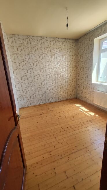 Uzunmüddətli kirayə mənzillər: Komsamol dairesinde. piyada keçidin yanında. 24 saat oba marketin — 14